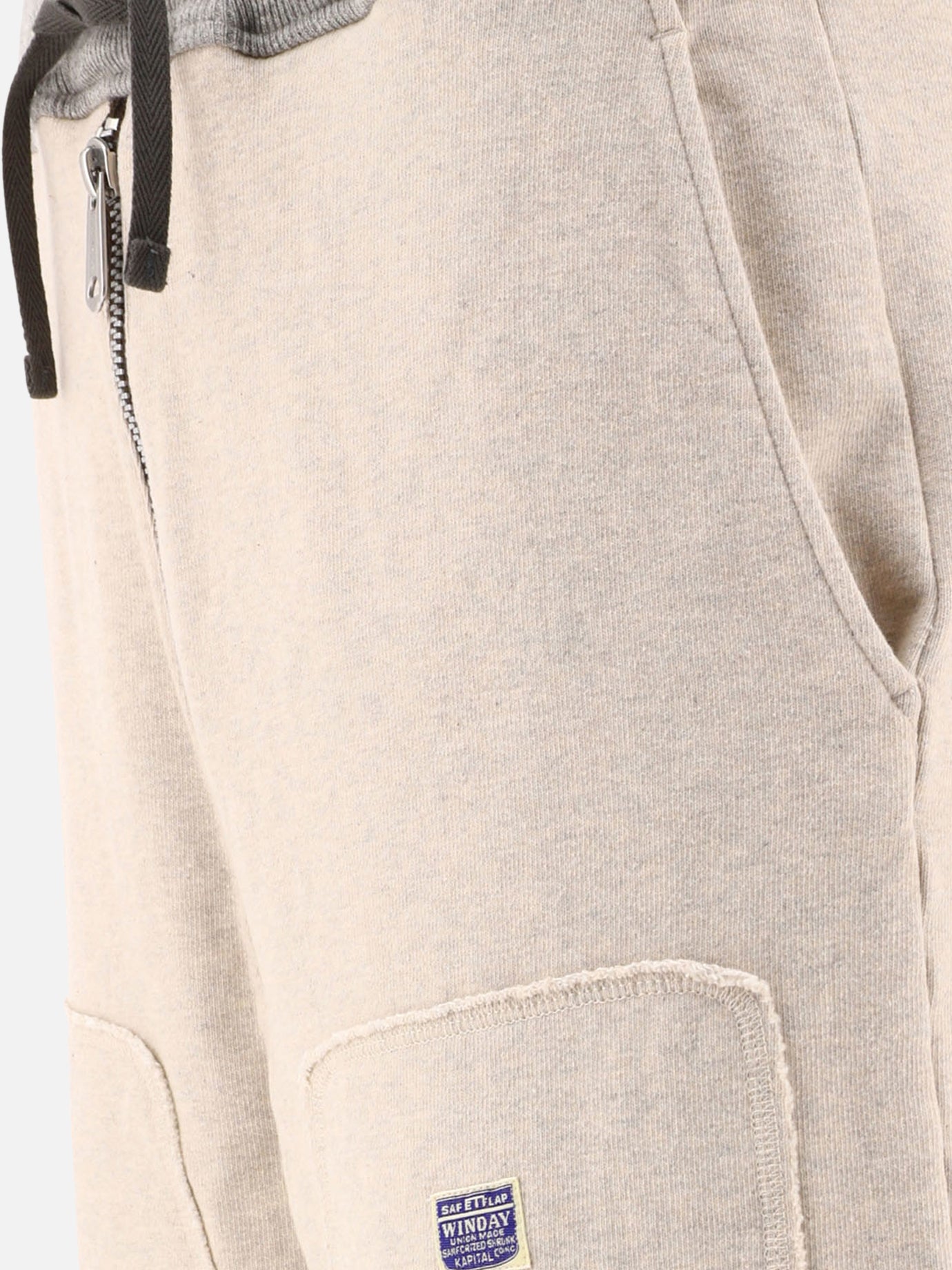 Sport trousers with zip