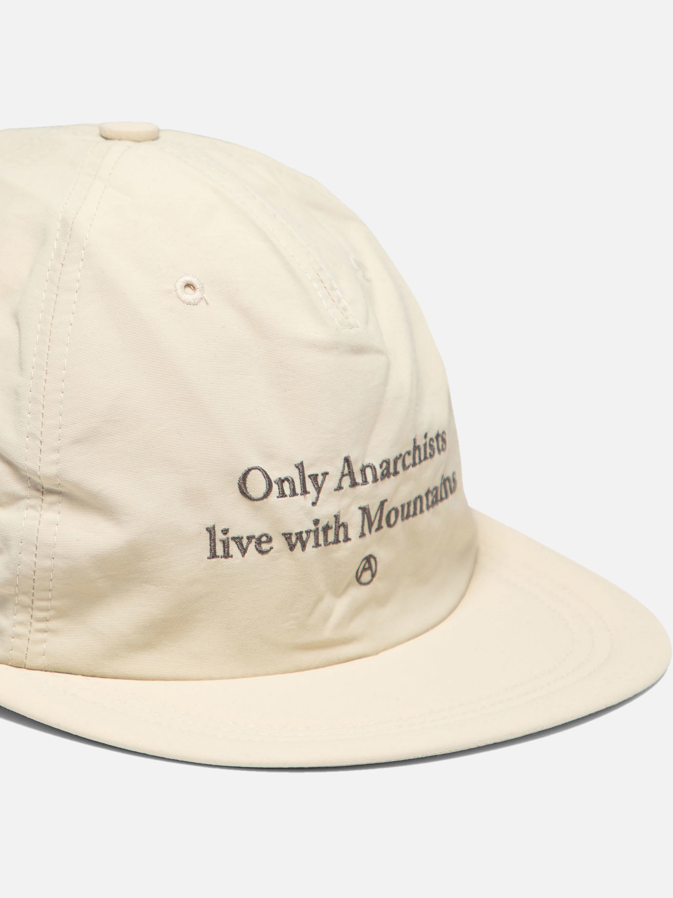 Cappellino "Only Anarchist live with Mountains"