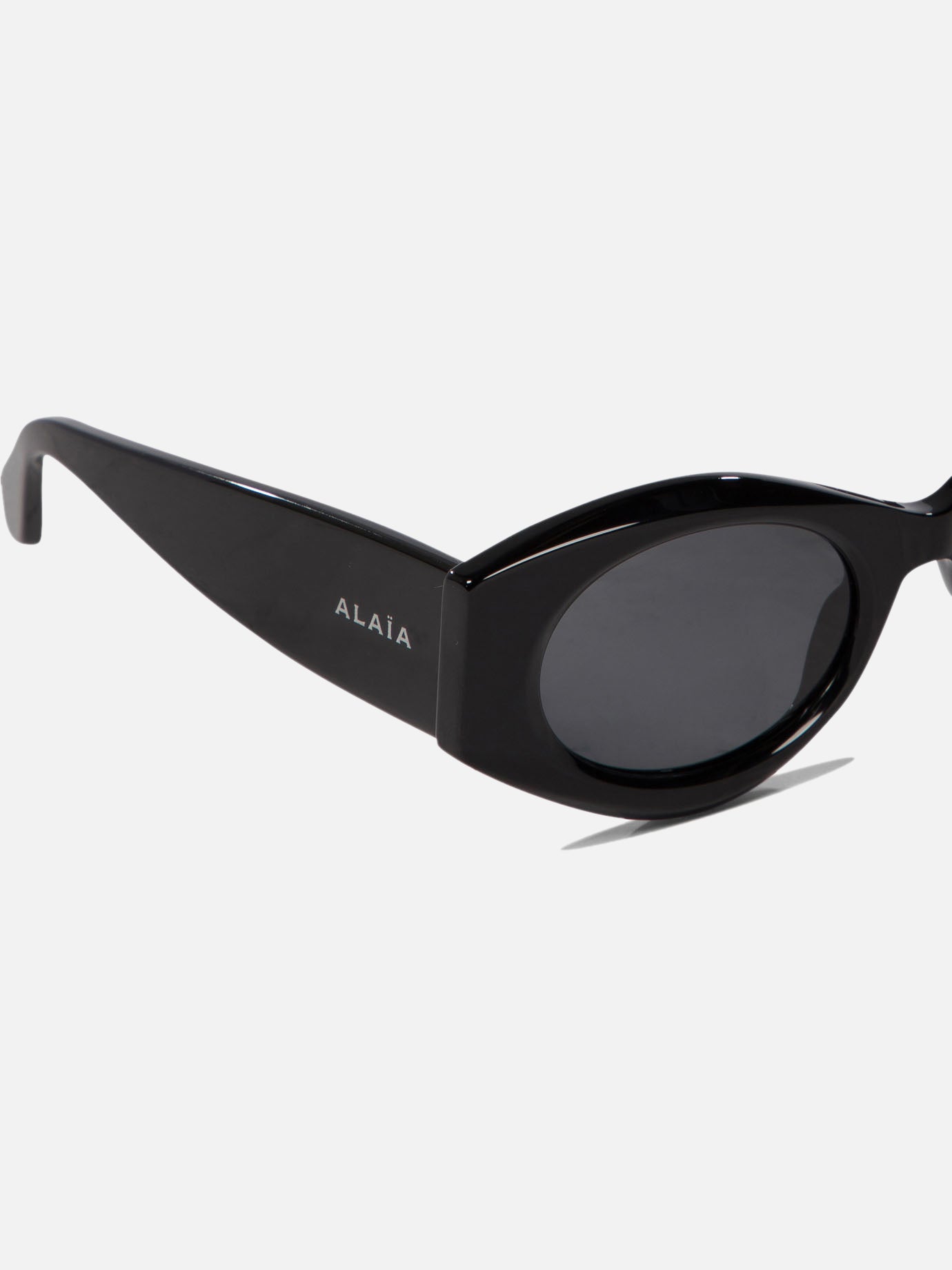 Alaïa Cat-eye sunglasses Black