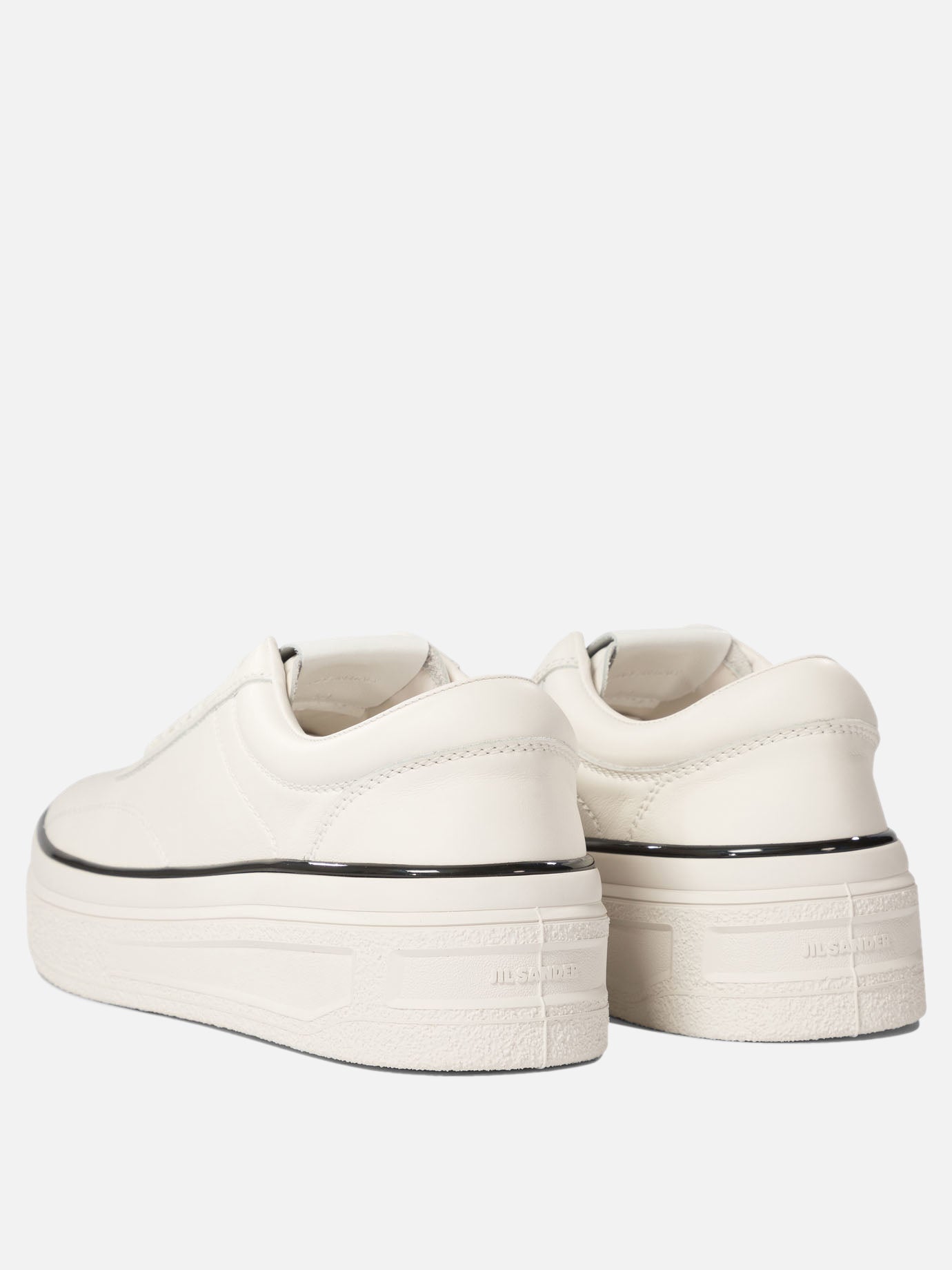 Sneakers with contrasting profiles